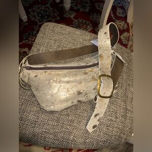 Gold acid wash leather/hair on hide bum sling bag!! ✨✨✨